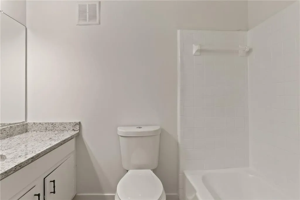6700 Roswell Road Ne Unit 21f, Sandy Springs, Georgia 30328, 2 Bedrooms Bedrooms, ,1 BathroomBathrooms,Residential,Sold,6700 Roswell Road Ne Unit 21f,6928544