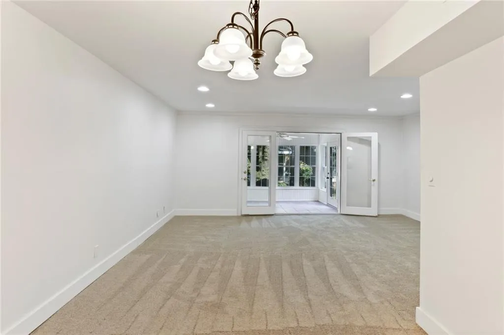 6700 Roswell Road Ne Unit 21f, Sandy Springs, Georgia 30328, 2 Bedrooms Bedrooms, ,1 BathroomBathrooms,Residential,Sold,6700 Roswell Road Ne Unit 21f,6928544