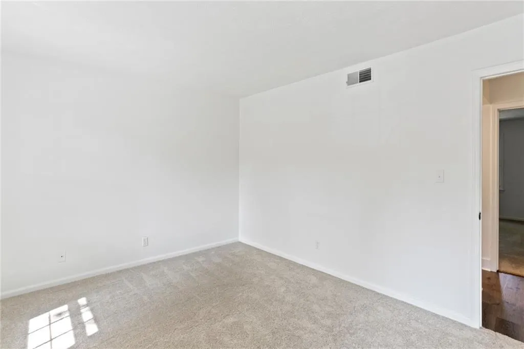 6700 Roswell Road Ne Unit 21f, Sandy Springs, Georgia 30328, 2 Bedrooms Bedrooms, ,1 BathroomBathrooms,Residential,Sold,6700 Roswell Road Ne Unit 21f,6928544