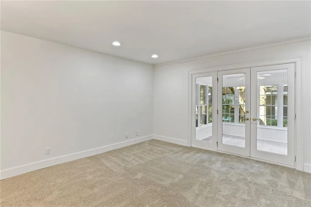 6700 Roswell Road Ne Unit 21f, Sandy Springs, Georgia 30328, 2 Bedrooms Bedrooms, ,1 BathroomBathrooms,Residential,Sold,6700 Roswell Road Ne Unit 21f,6928544