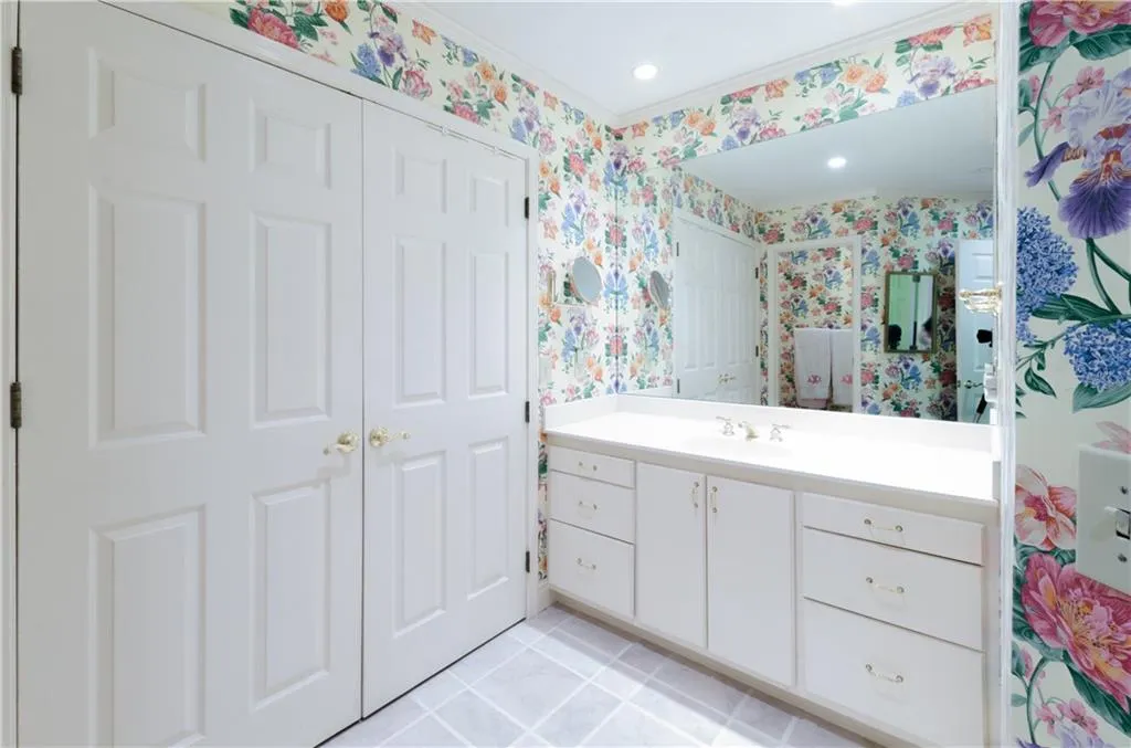 100 Bainbridge Drive, Sandy Springs, Georgia 30327, 1 Bedroom Bedrooms, ,1 BathroomBathrooms,Residential,Sold,100 Bainbridge Drive,5683672