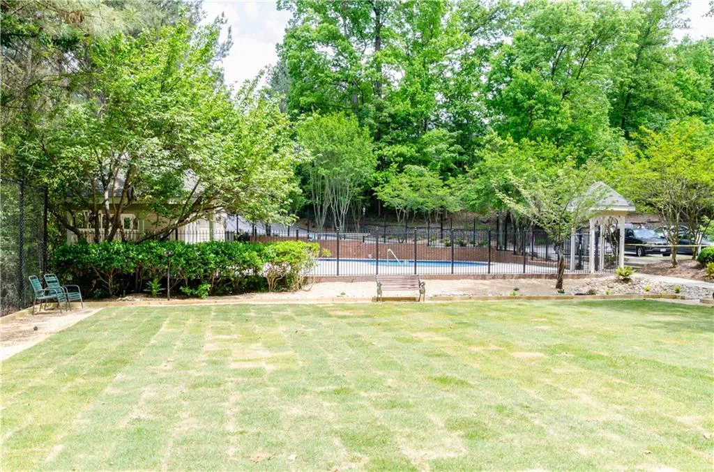 100 Bainbridge Drive, Sandy Springs, Georgia 30327, 1 Bedroom Bedrooms, ,1 BathroomBathrooms,Residential,Sold,100 Bainbridge Drive,5683672