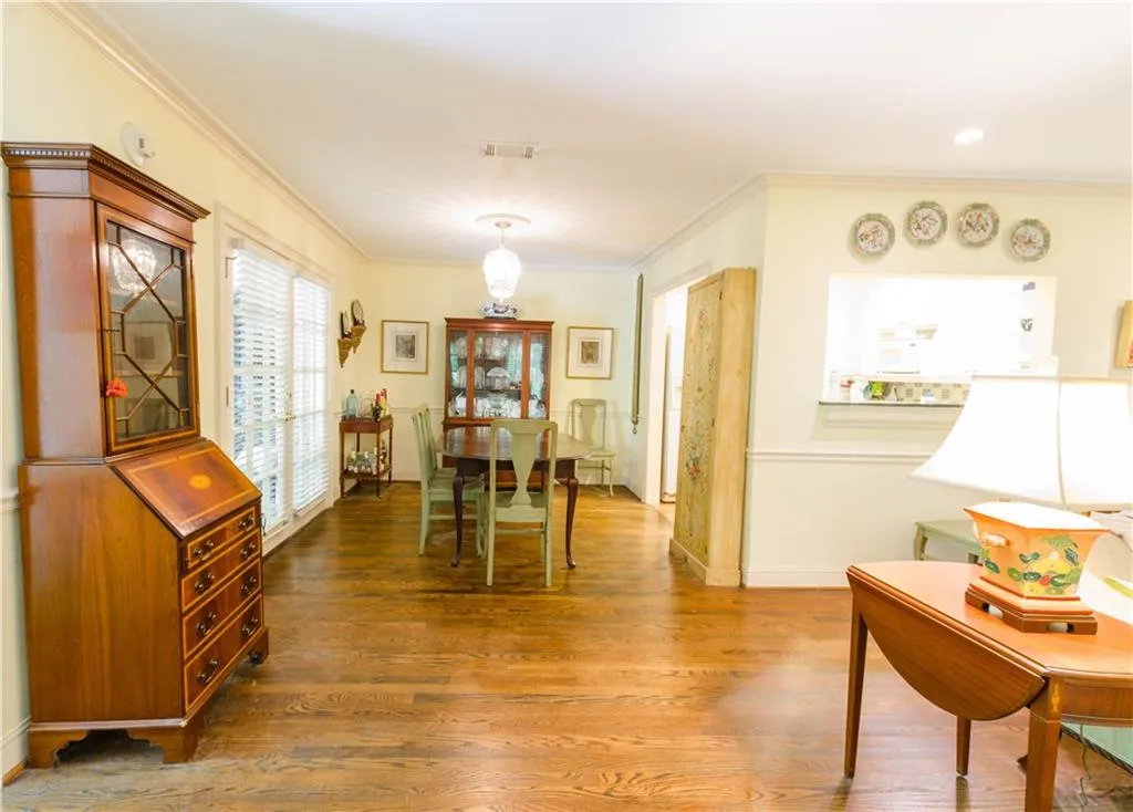 100 Bainbridge Drive, Sandy Springs, Georgia 30327, 1 Bedroom Bedrooms, ,1 BathroomBathrooms,Residential,Sold,100 Bainbridge Drive,5683672