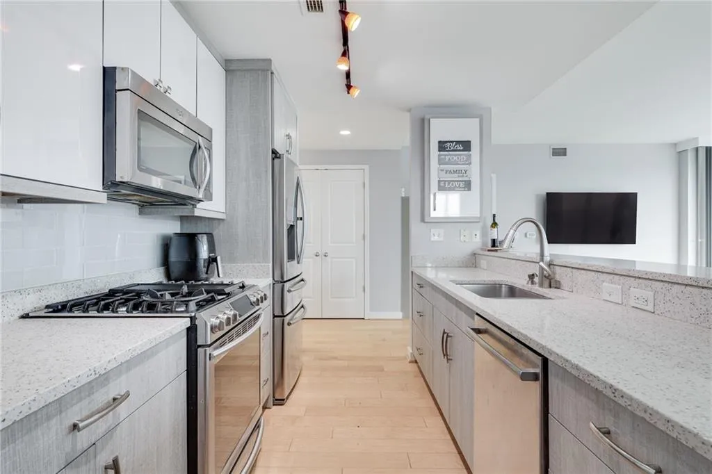 3338 Peachtree Road, Atlanta, Georgia 30326, 2 Bedrooms Bedrooms, 0 ,2 BathroomsBathrooms,Residential,For Sale,3338 Peachtree Road,7705453