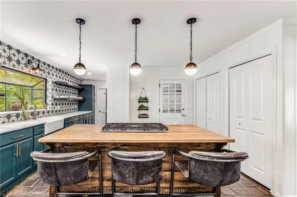 7105 Brandon Mill Road, Sandy Springs, Georgia 30328, 4 Bedrooms Bedrooms, ,2 BathroomsBathrooms,Residential,Sold,7105 Brandon Mill Road,7071445