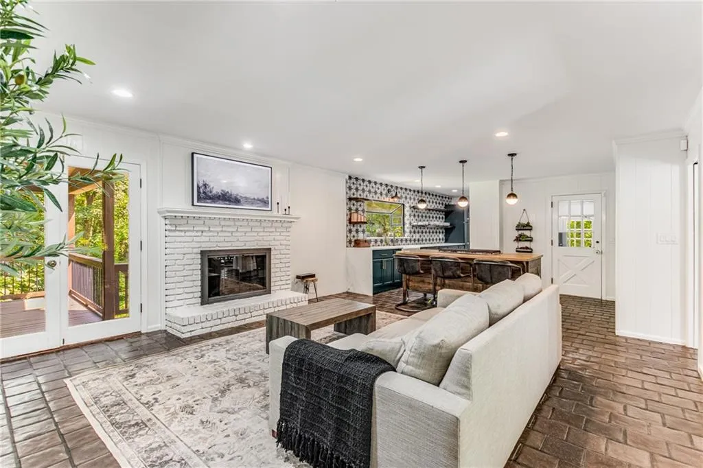 7105 Brandon Mill Road, Sandy Springs, Georgia 30328, 4 Bedrooms Bedrooms, ,2 BathroomsBathrooms,Residential,Sold,7105 Brandon Mill Road,7071445