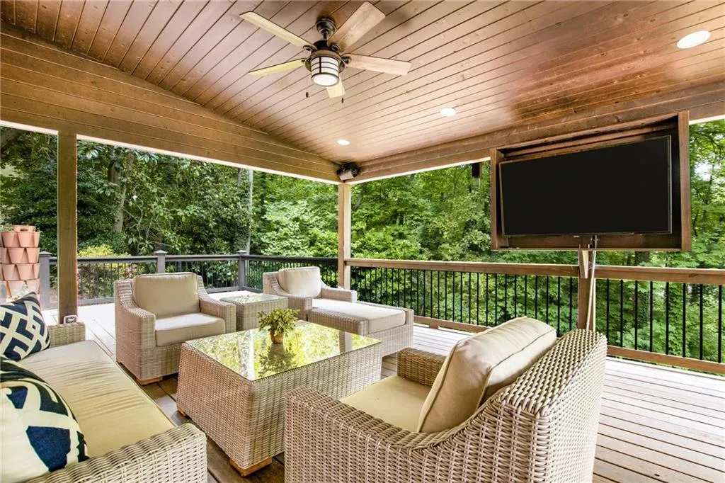 7105 Brandon Mill Road, Sandy Springs, Georgia 30328, 4 Bedrooms Bedrooms, ,2 BathroomsBathrooms,Residential,Sold,7105 Brandon Mill Road,7071445