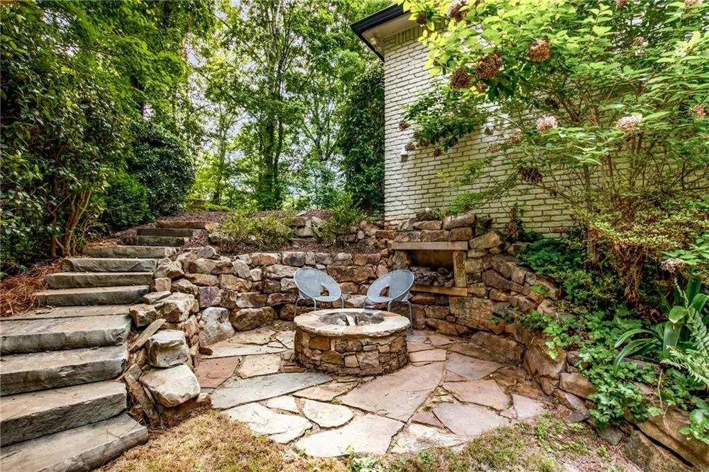 7105 Brandon Mill Road, Sandy Springs, Georgia 30328, 4 Bedrooms Bedrooms, ,2 BathroomsBathrooms,Residential,Sold,7105 Brandon Mill Road,7071445