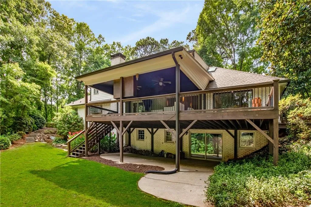 7105 Brandon Mill Road, Sandy Springs, Georgia 30328, 4 Bedrooms Bedrooms, ,2 BathroomsBathrooms,Residential,Sold,7105 Brandon Mill Road,7071445