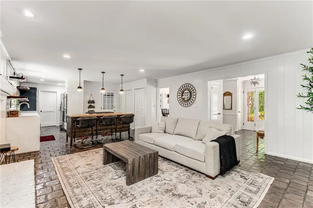 7105 Brandon Mill Road, Sandy Springs, Georgia 30328, 4 Bedrooms Bedrooms, ,2 BathroomsBathrooms,Residential,Sold,7105 Brandon Mill Road,7071445