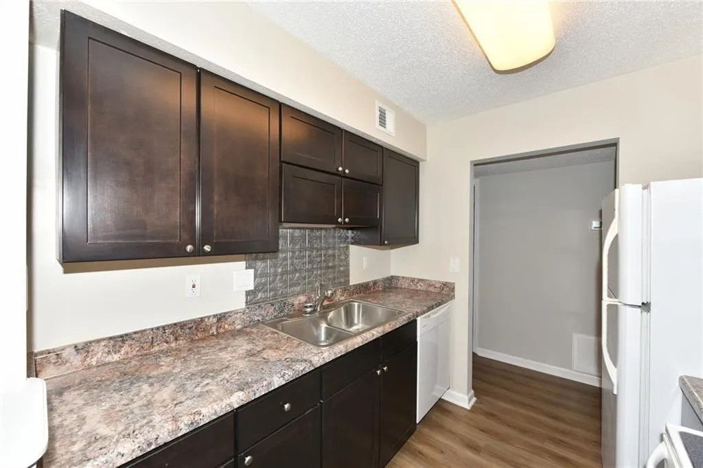 1605 Huntingdon Chase Unit 1605, Sandy Springs, Georgia 30350, 2 Bedrooms Bedrooms, ,2 BathroomsBathrooms,Residential,Sold,1605 Huntingdon Chase Unit 1605,6093817