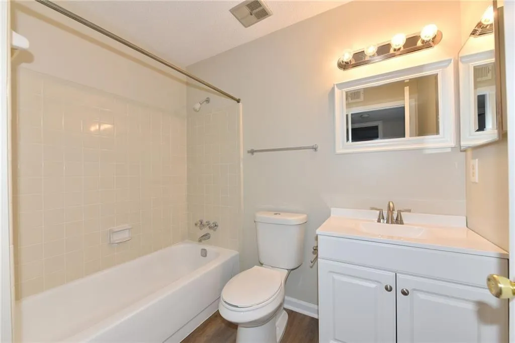 1605 Huntingdon Chase Unit 1605, Sandy Springs, Georgia 30350, 2 Bedrooms Bedrooms, ,2 BathroomsBathrooms,Residential,Sold,1605 Huntingdon Chase Unit 1605,6093817