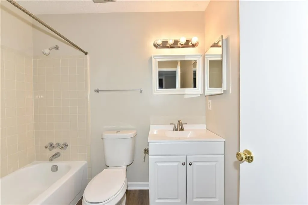 1605 Huntingdon Chase Unit 1605, Sandy Springs, Georgia 30350, 2 Bedrooms Bedrooms, ,2 BathroomsBathrooms,Residential,Sold,1605 Huntingdon Chase Unit 1605,6093817