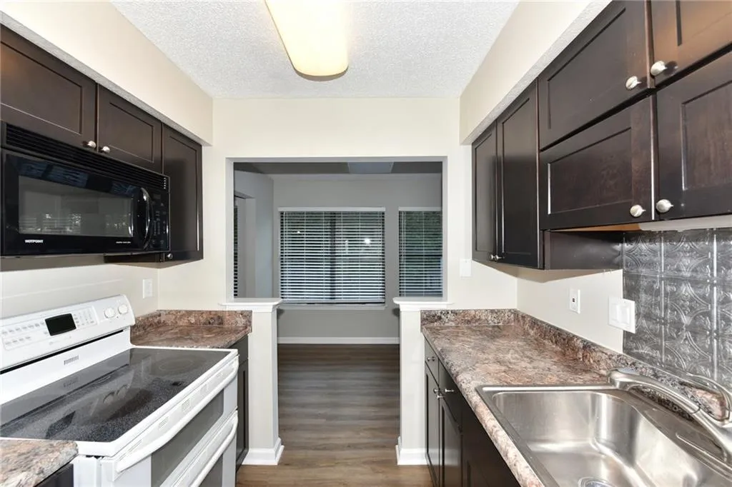 1605 Huntingdon Chase Unit 1605, Sandy Springs, Georgia 30350, 2 Bedrooms Bedrooms, ,2 BathroomsBathrooms,Residential,Sold,1605 Huntingdon Chase Unit 1605,6093817