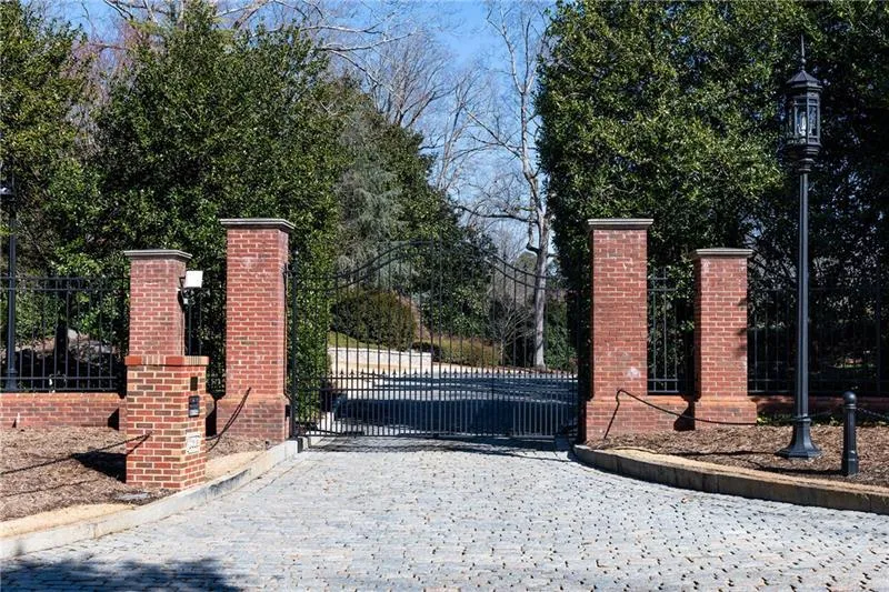 Entrance gate