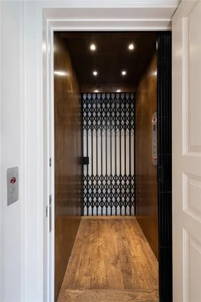Elevator to all 3 levels