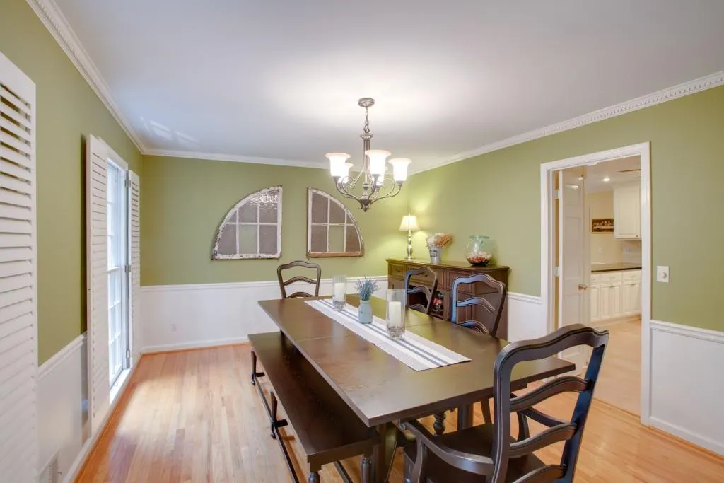 2757 Spalding Drive, Sandy Springs, Georgia 30350, 4 Bedrooms Bedrooms, ,2 BathroomsBathrooms,Residential,Sold,2757 Spalding Drive,5842606