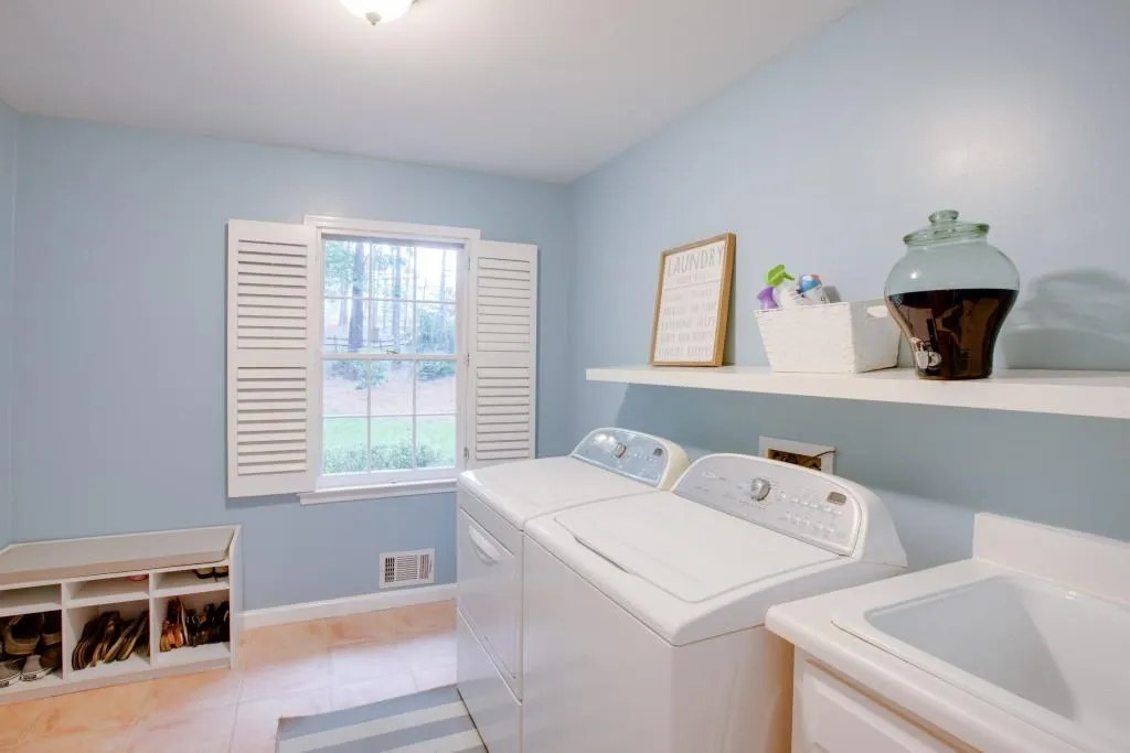 2757 Spalding Drive, Sandy Springs, Georgia 30350, 4 Bedrooms Bedrooms, ,2 BathroomsBathrooms,Residential,Sold,2757 Spalding Drive,5842606