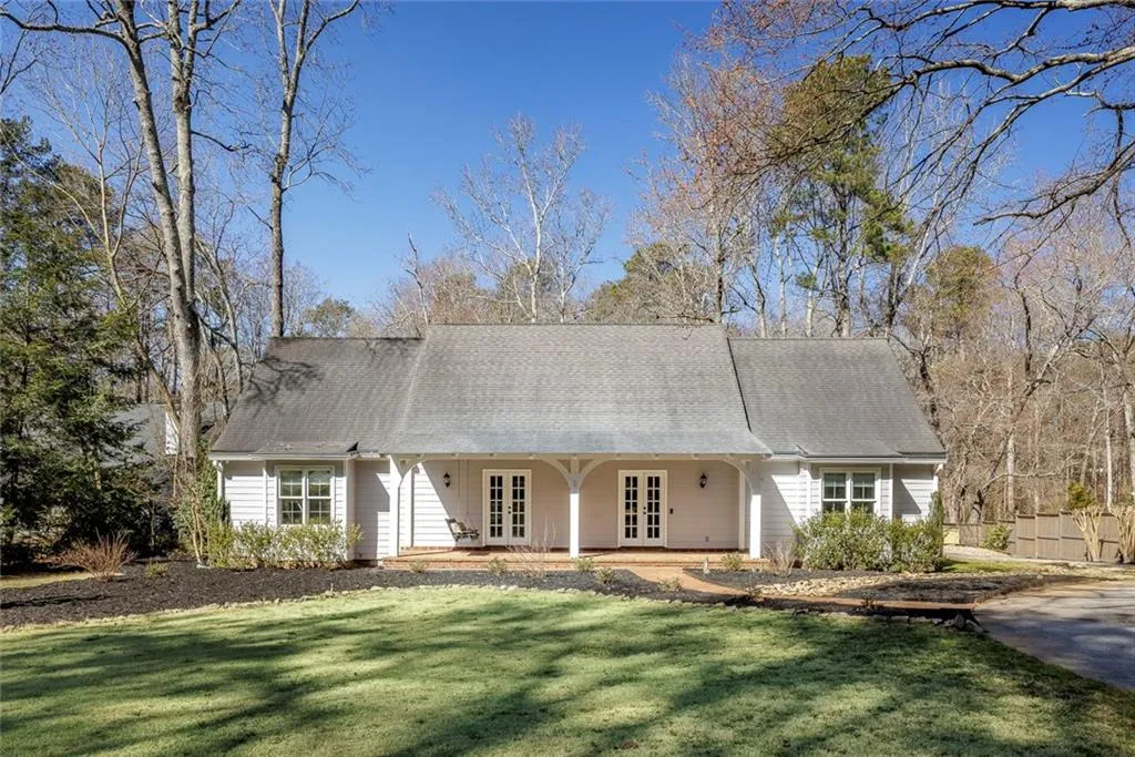 2190 Spalding Drive, Sandy Springs, Georgia 30350, 4 Bedrooms Bedrooms, ,3 BathroomsBathrooms,Residential,Sold,2190 Spalding Drive,7533009