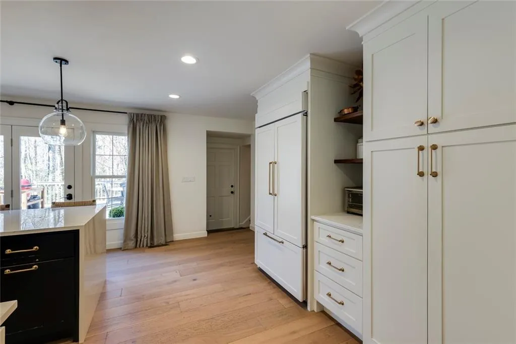 2190 Spalding Drive, Sandy Springs, Georgia 30350, 4 Bedrooms Bedrooms, ,3 BathroomsBathrooms,Residential,Sold,2190 Spalding Drive,7533009