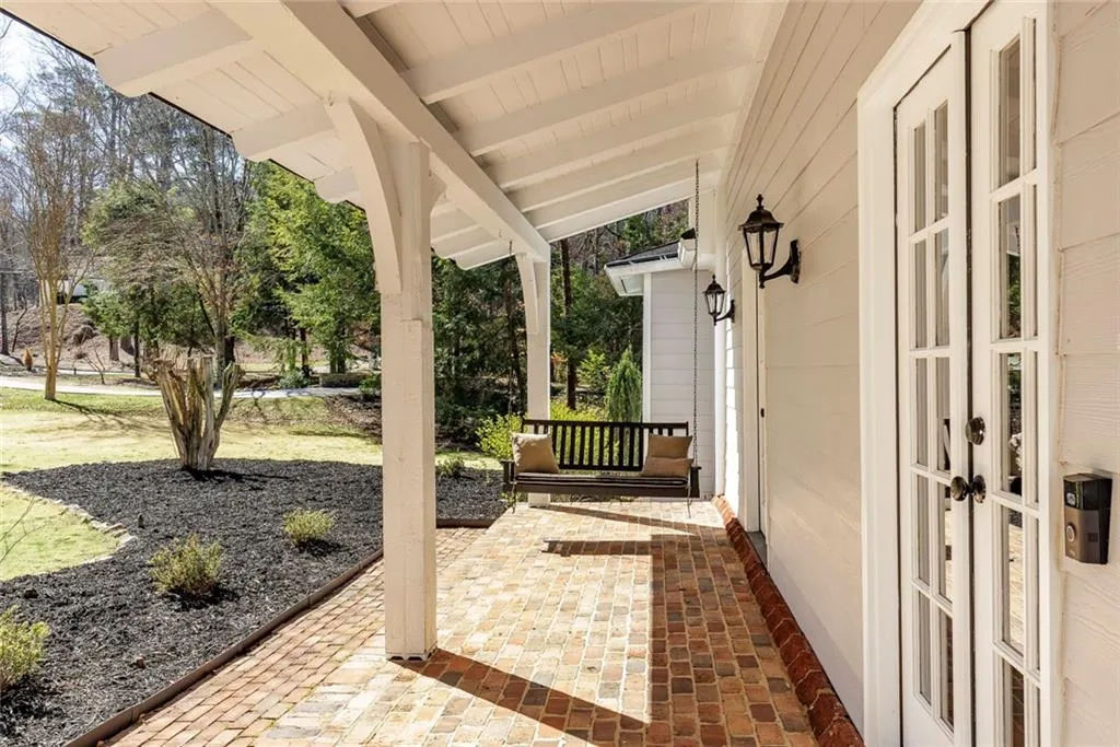 2190 Spalding Drive, Sandy Springs, Georgia 30350, 4 Bedrooms Bedrooms, ,3 BathroomsBathrooms,Residential,Sold,2190 Spalding Drive,7533009