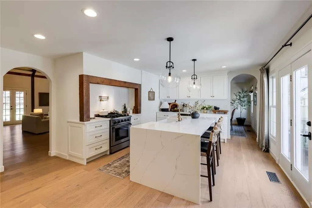 2190 Spalding Drive, Sandy Springs, Georgia 30350, 4 Bedrooms Bedrooms, ,3 BathroomsBathrooms,Residential,Sold,2190 Spalding Drive,7533009