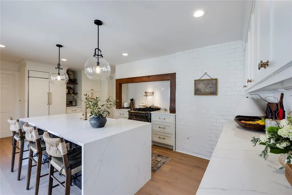 2190 Spalding Drive, Sandy Springs, Georgia 30350, 4 Bedrooms Bedrooms, ,3 BathroomsBathrooms,Residential,Sold,2190 Spalding Drive,7533009