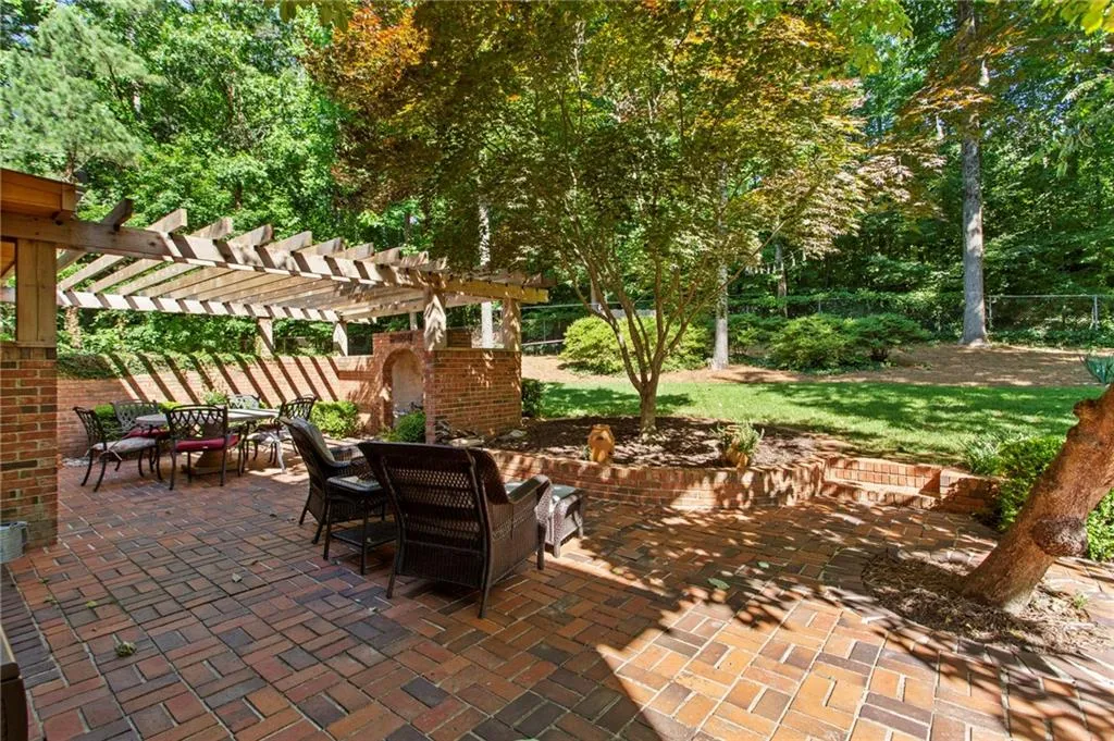 710 Spalding Drive, Sandy Springs, Georgia 30328, 4 Bedrooms Bedrooms, ,2 BathroomsBathrooms,Residential,Sold,710 Spalding Drive,6957354