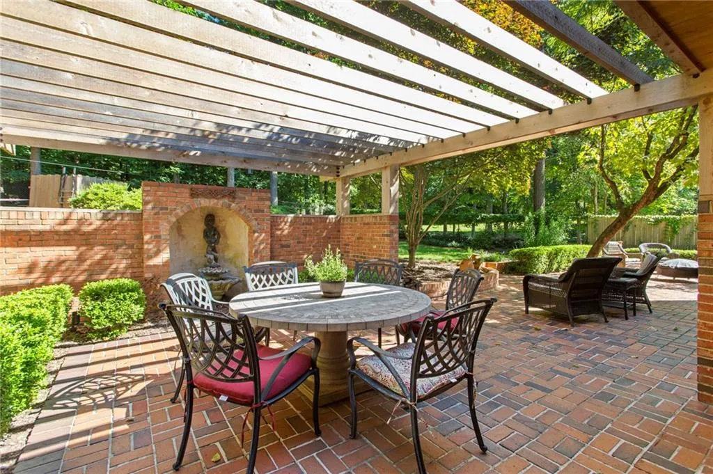 710 Spalding Drive, Sandy Springs, Georgia 30328, 4 Bedrooms Bedrooms, ,2 BathroomsBathrooms,Residential,Sold,710 Spalding Drive,6957354