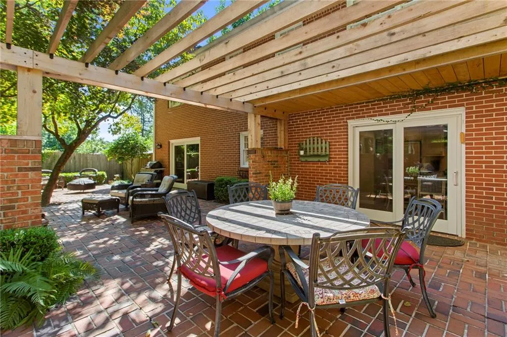 710 Spalding Drive, Sandy Springs, Georgia 30328, 4 Bedrooms Bedrooms, ,2 BathroomsBathrooms,Residential,Sold,710 Spalding Drive,6957354