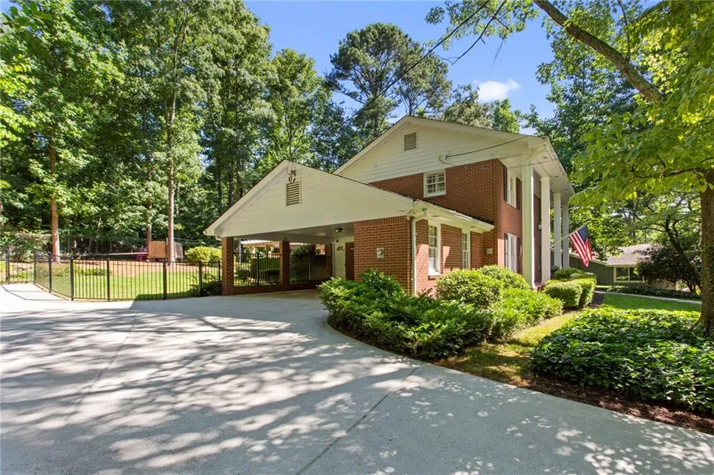 710 Spalding Drive, Sandy Springs, Georgia 30328, 4 Bedrooms Bedrooms, ,2 BathroomsBathrooms,Residential,Sold,710 Spalding Drive,6957354