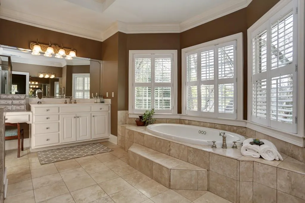 61 W Belle Isle Road, Sandy Springs, Georgia 30342, 4 Bedrooms Bedrooms, ,4 BathroomsBathrooms,Residential,Sold,61 W Belle Isle Road,5665011