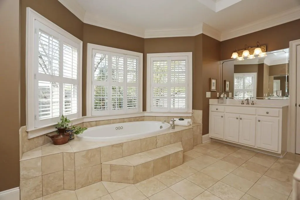 61 W Belle Isle Road, Sandy Springs, Georgia 30342, 4 Bedrooms Bedrooms, ,4 BathroomsBathrooms,Residential,Sold,61 W Belle Isle Road,5665011