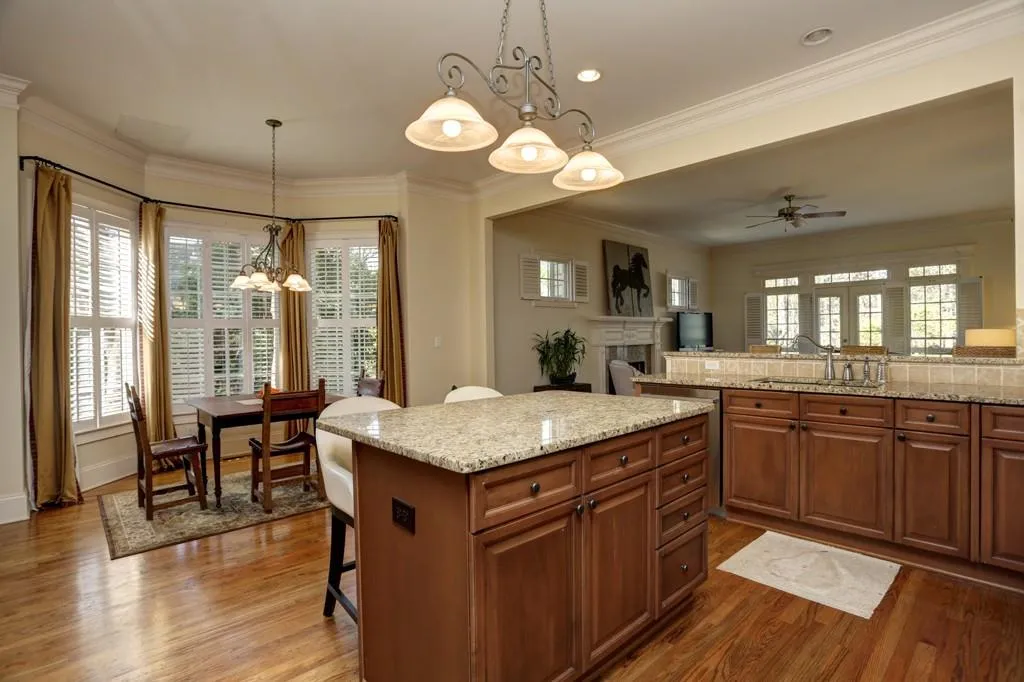 61 W Belle Isle Road, Sandy Springs, Georgia 30342, 4 Bedrooms Bedrooms, ,4 BathroomsBathrooms,Residential,Sold,61 W Belle Isle Road,5665011