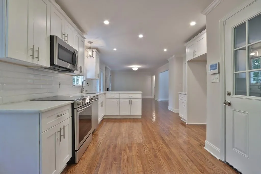 795 Spalding Drive, Sandy Springs, Georgia 30328, 5 Bedrooms Bedrooms, ,4 BathroomsBathrooms,Residential,Sold,795 Spalding Drive,6635871