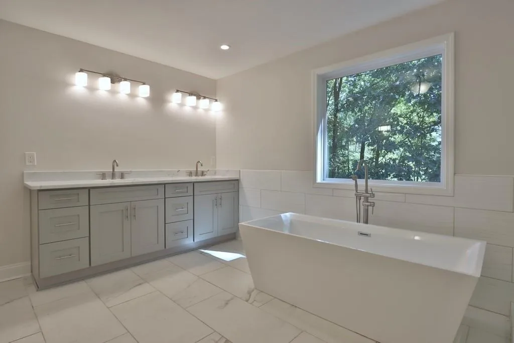 795 Spalding Drive, Sandy Springs, Georgia 30328, 5 Bedrooms Bedrooms, ,4 BathroomsBathrooms,Residential,Sold,795 Spalding Drive,6635871