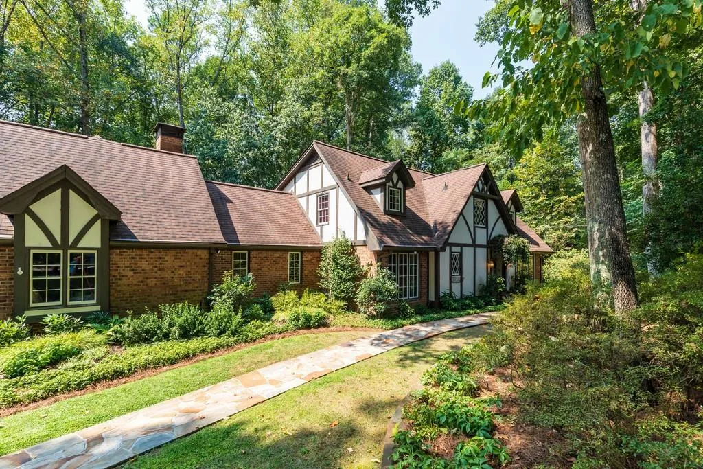 995 Ridge Tarn, Sandy Springs, Georgia 30350, 6 Bedrooms Bedrooms, ,4 BathroomsBathrooms,Residential,Sold,995 Ridge Tarn,6632009