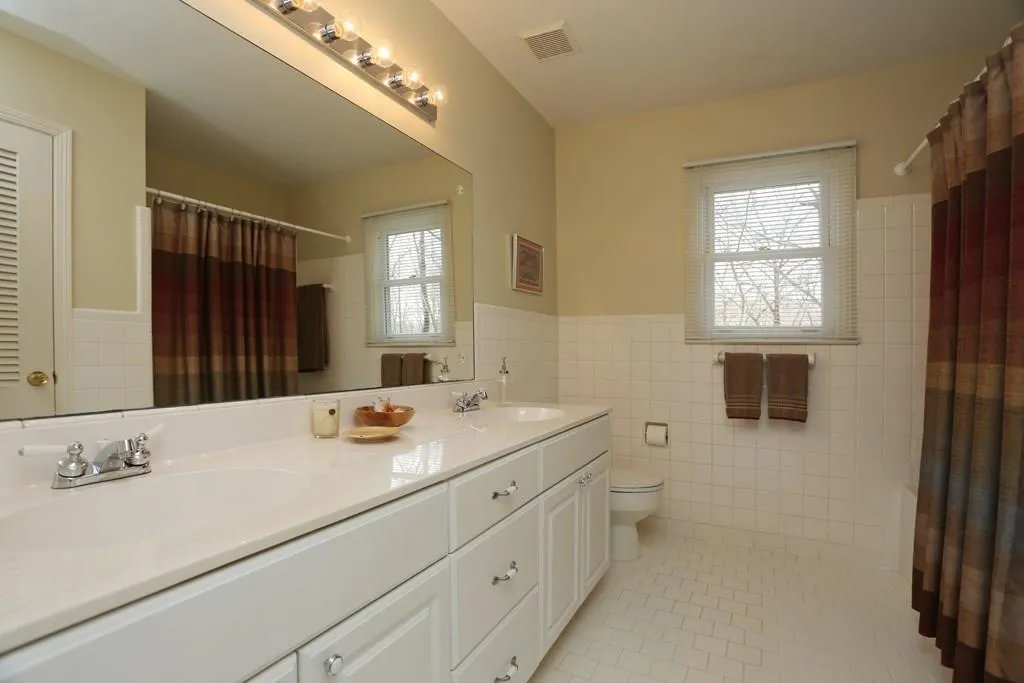 5015 Vallo Vista Court, Atlanta, Georgia 30342, 4 Bedrooms Bedrooms, ,2 BathroomsBathrooms,Residential,Sold,5015 Vallo Vista Court,5655859