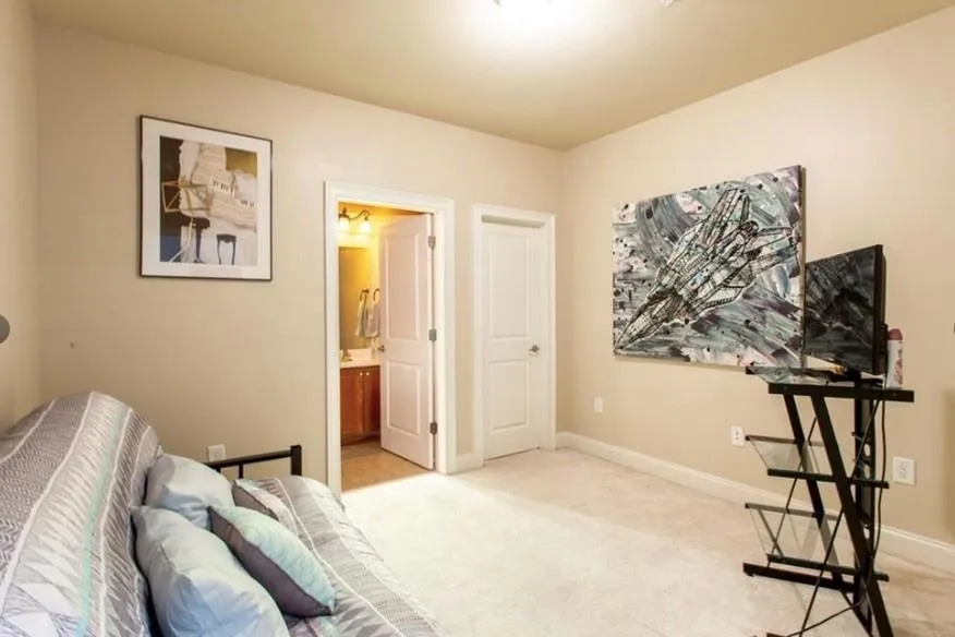 6470 Chariot Street Unit 20, Atlanta, Georgia 30328, 3 Bedrooms Bedrooms, ,3 BathroomsBathrooms,Residential,Sold,6470 Chariot Street Unit 20,6521543