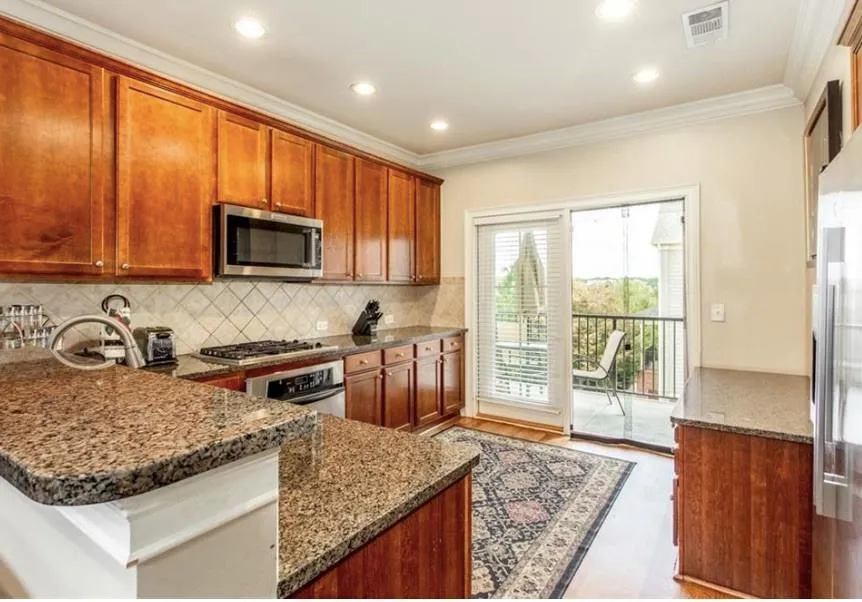 6470 Chariot Street Unit 20, Atlanta, Georgia 30328, 3 Bedrooms Bedrooms, ,3 BathroomsBathrooms,Residential,Sold,6470 Chariot Street Unit 20,6521543