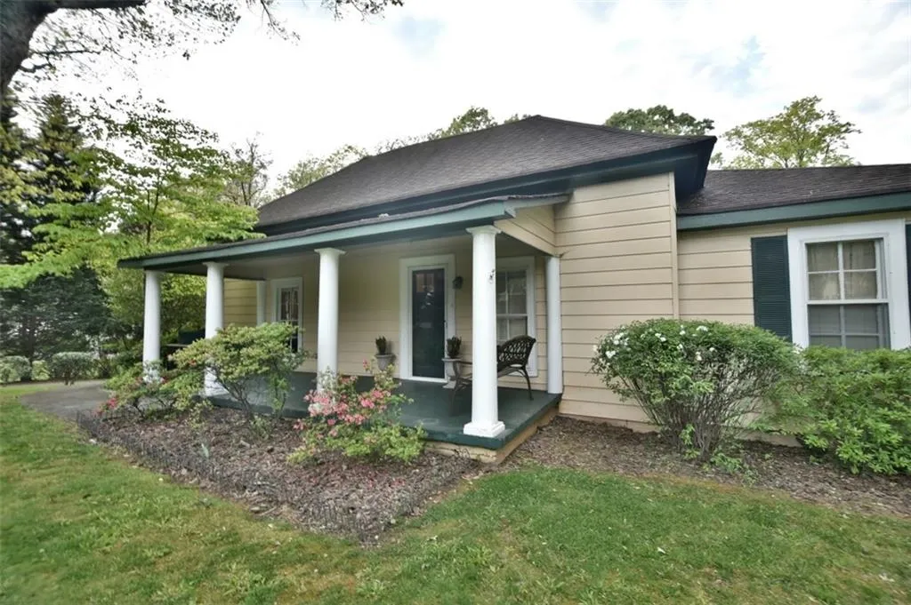 7800 Mount Vernon Road, Sandy Springs, Georgia 30350, 3 Bedrooms Bedrooms, ,2 BathroomsBathrooms,Residential,Sold,7800 Mount Vernon Road,5863736