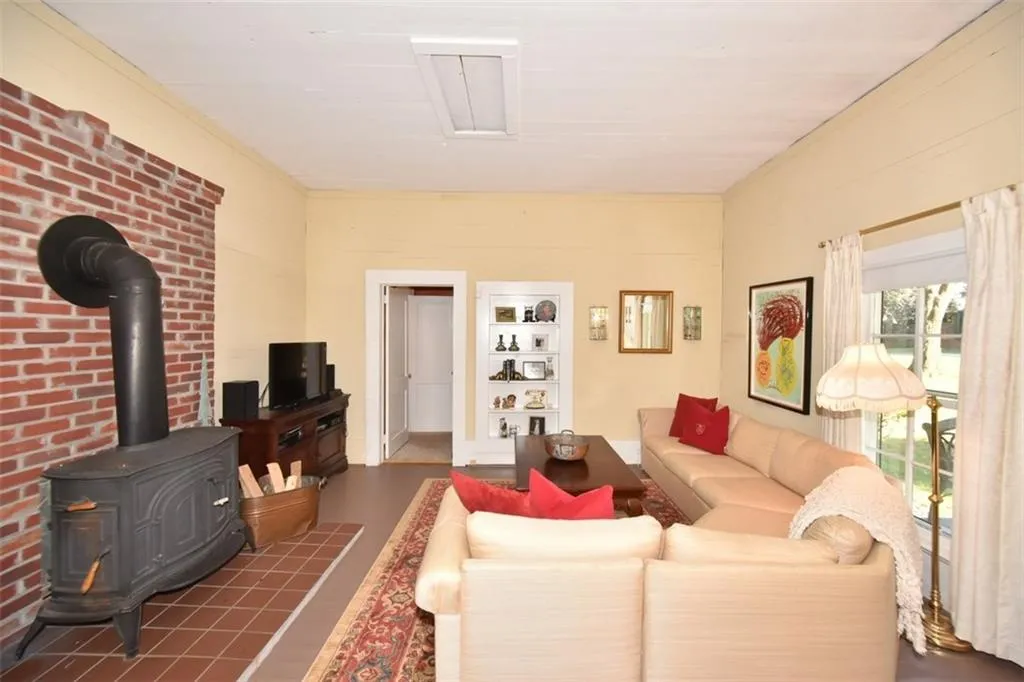 7800 Mount Vernon Road, Sandy Springs, Georgia 30350, 3 Bedrooms Bedrooms, ,2 BathroomsBathrooms,Residential,Sold,7800 Mount Vernon Road,5863736