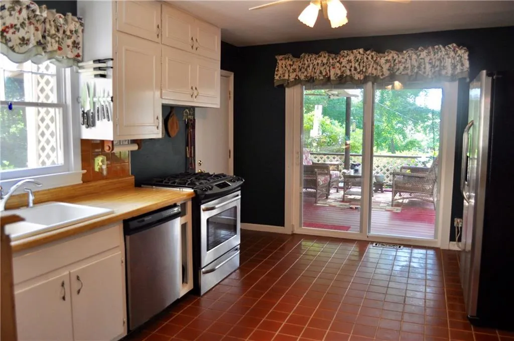 7800 Mount Vernon Road, Sandy Springs, Georgia 30350, 3 Bedrooms Bedrooms, ,2 BathroomsBathrooms,Residential,Sold,7800 Mount Vernon Road,5863736