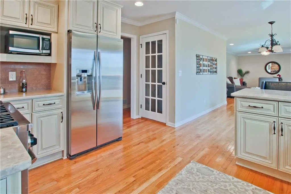 205 Marsh Glen Point, Atlanta, Georgia 30328, 5 Bedrooms Bedrooms, ,3 BathroomsBathrooms,Residential,Sold,205 Marsh Glen Point,5852018