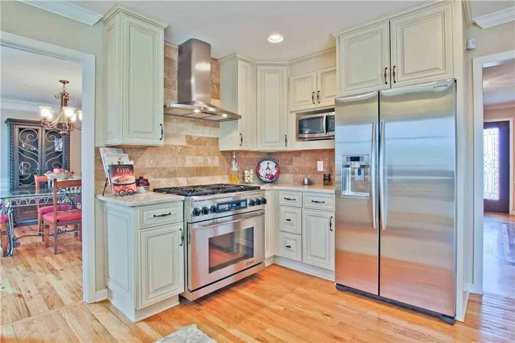 205 Marsh Glen Point, Atlanta, Georgia 30328, 5 Bedrooms Bedrooms, ,3 BathroomsBathrooms,Residential,Sold,205 Marsh Glen Point,5852018