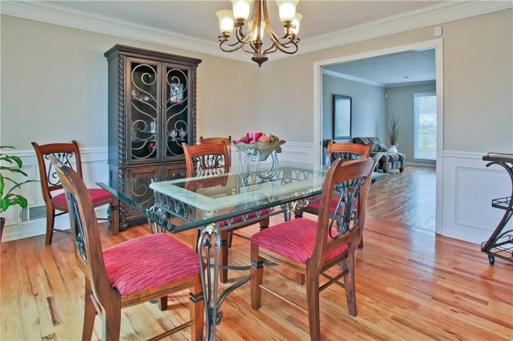 205 Marsh Glen Point, Atlanta, Georgia 30328, 5 Bedrooms Bedrooms, ,3 BathroomsBathrooms,Residential,Sold,205 Marsh Glen Point,5852018