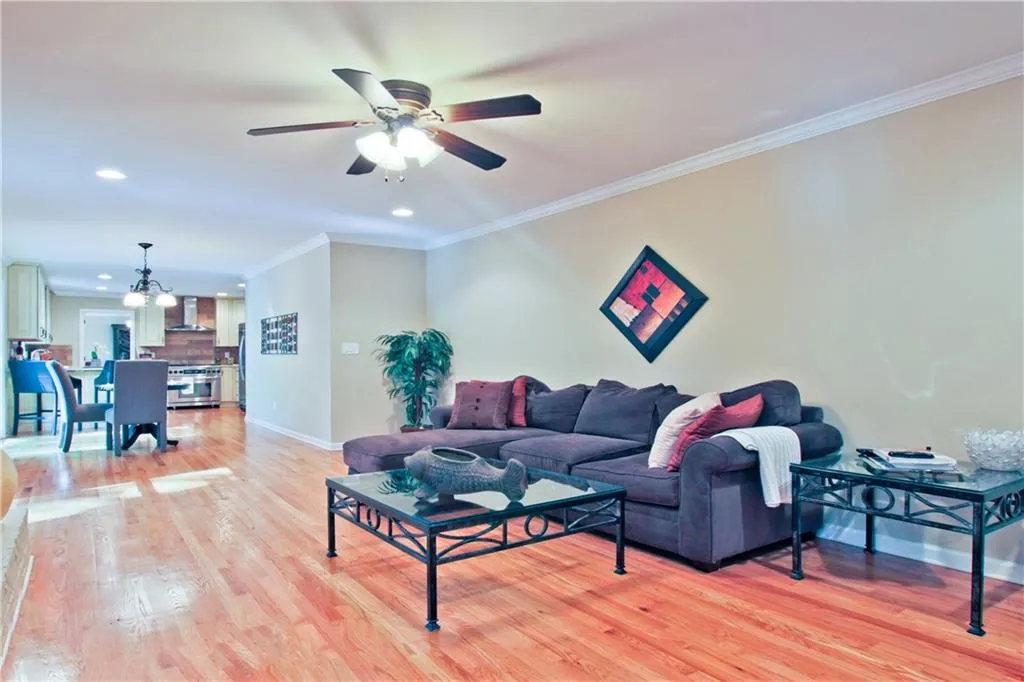 205 Marsh Glen Point, Atlanta, Georgia 30328, 5 Bedrooms Bedrooms, ,3 BathroomsBathrooms,Residential,Sold,205 Marsh Glen Point,5852018