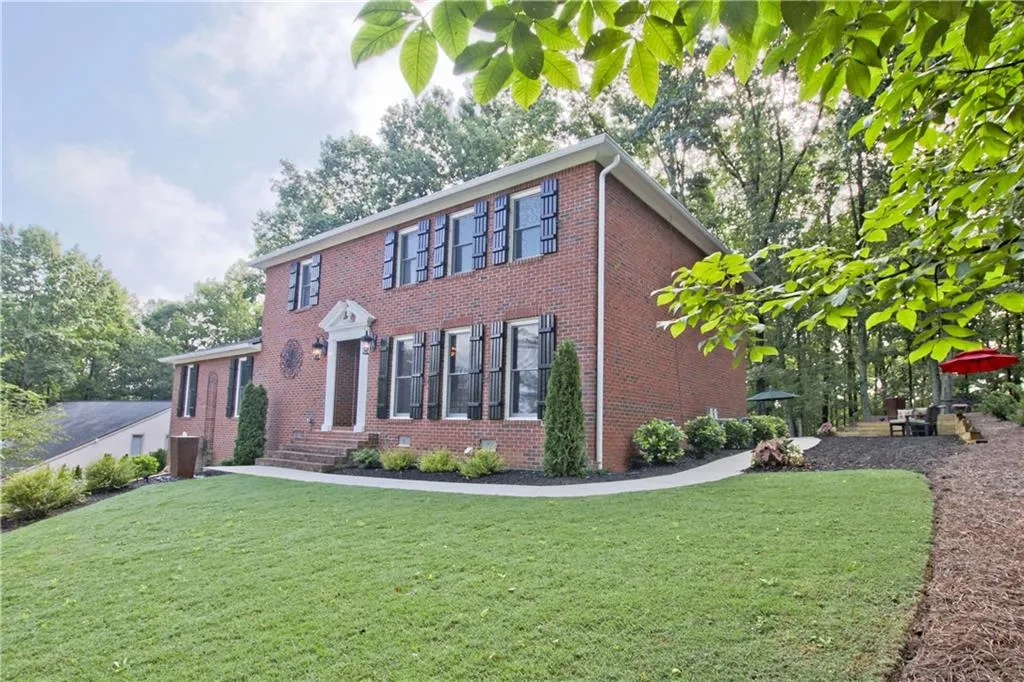 205 Marsh Glen Point, Atlanta, Georgia 30328, 5 Bedrooms Bedrooms, ,3 BathroomsBathrooms,Residential,Sold,205 Marsh Glen Point,5852018