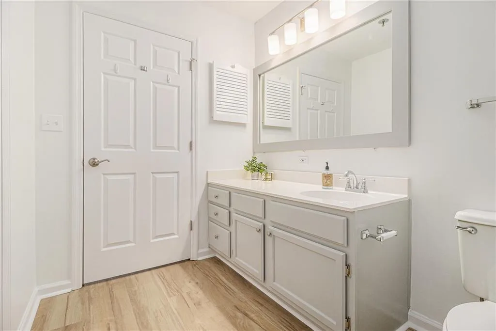 300 Johnson Ferry Road Ne Unit A203, Sandy Springs, Georgia 30328, 2 Bedrooms Bedrooms, ,2 BathroomsBathrooms,Residential,For Sale,300 Johnson Ferry Road Ne Unit A203,7749419