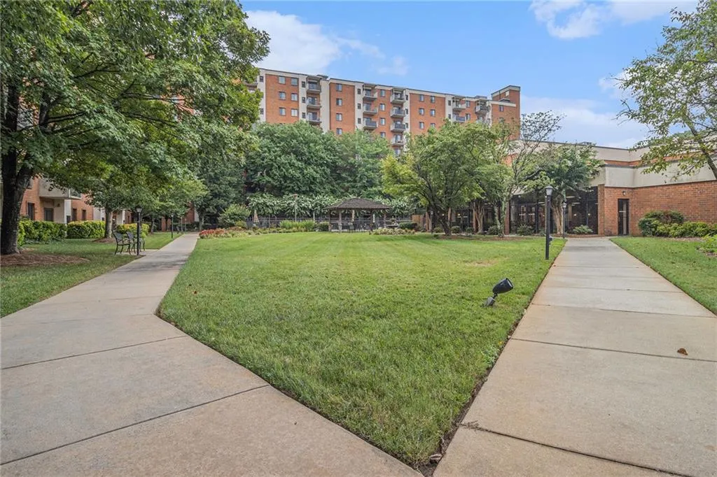 300 Johnson Ferry Road Ne Unit A203, Sandy Springs, Georgia 30328, 2 Bedrooms Bedrooms, ,2 BathroomsBathrooms,Residential,For Sale,300 Johnson Ferry Road Ne Unit A203,7749419